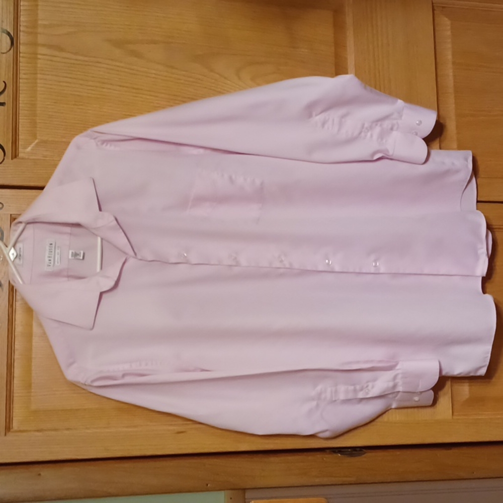 2/20. Van Heusen Men's Shirt Sz. 16, 32/33.
